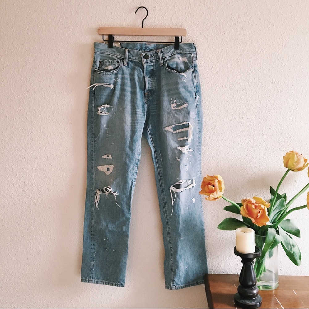 NWT A+F Slim Straight Distressed Jeans